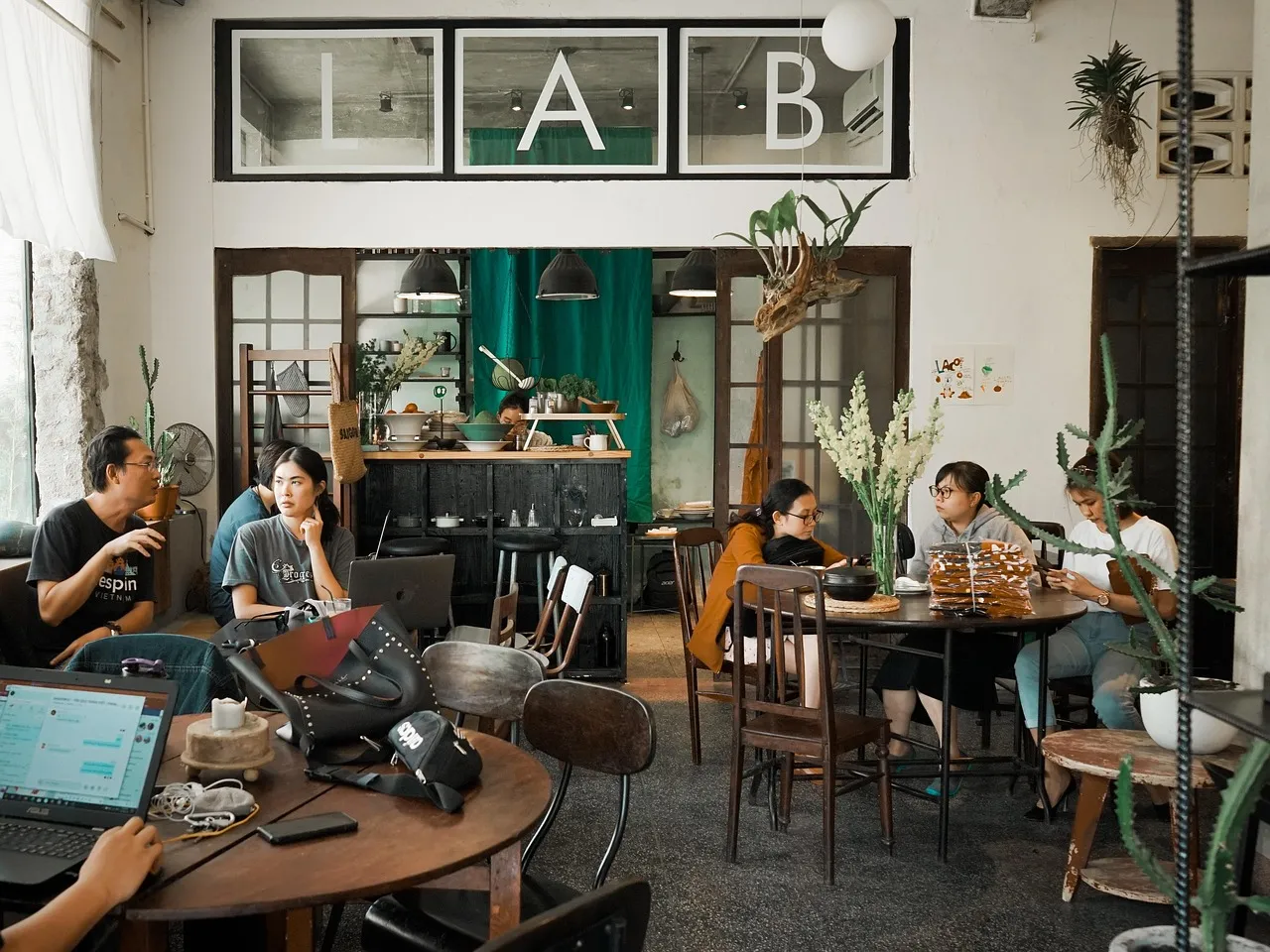 Decoración funcional en locales, aprovecha tu espacio